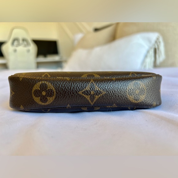 Authentic Louis Vuitton Monogram Mini Pochette - Picture 3 of 9